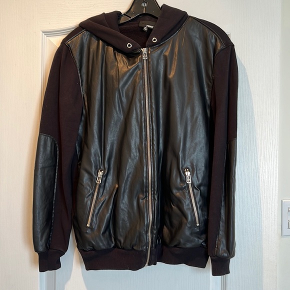 Aritzia Tops - Aritzia Hoodie